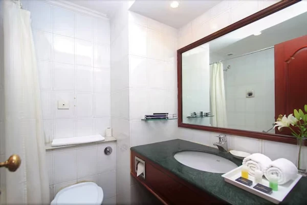 hotel with party hall in gandhi nagar, bangalore - the rialto hotel