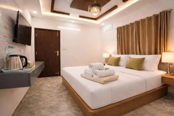hotel with banquet hall in bellandur, bangalore - the royal suites