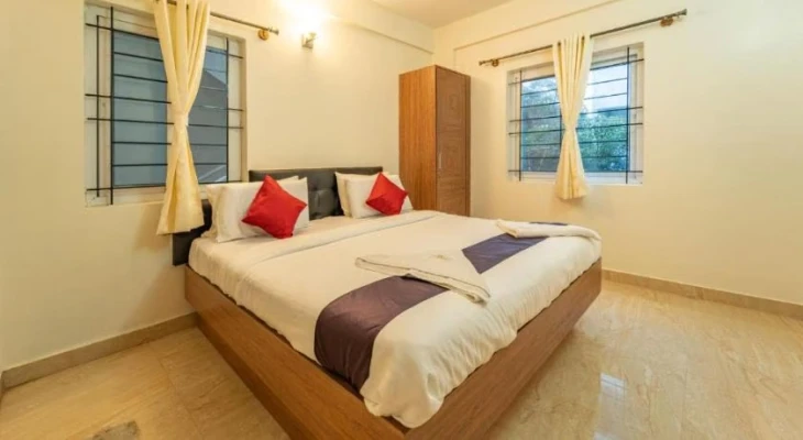 hotel with meeting room in bommasandra, bangalore - the suites