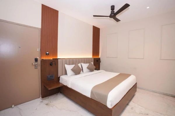 hotel with swimming pool in banashankari, bangalore - vaishnavi residency