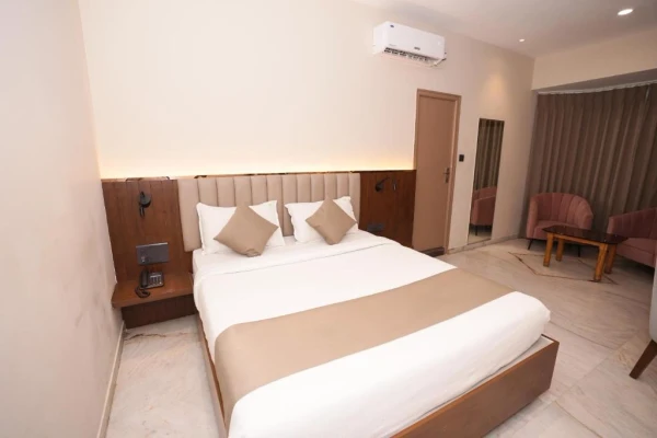 hotel with swimming pool in banashankari, bangalore - vaishnavi residency