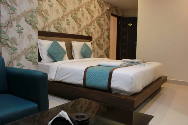 hotel with free parking in yelahanka, bangalore - vaishnavi suites