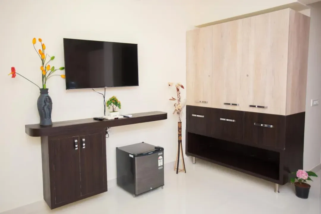 hotel with free parking in vidyanagar, bangalore - vee suites