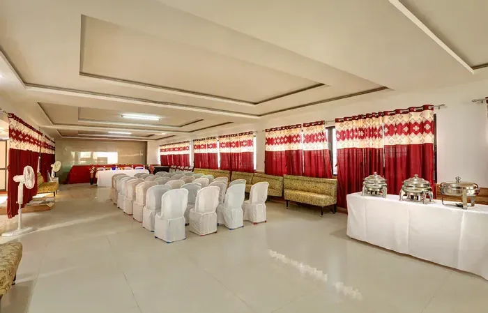 hotel with party hall in ashok nagar, bangalore - windsor castle inn