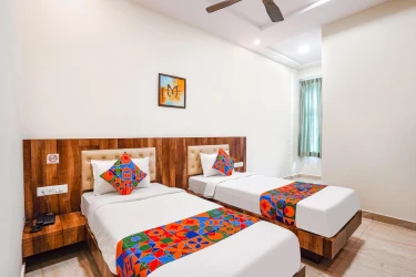 hotel with bar in brookefield, bangalore - my space hotel wonder stay