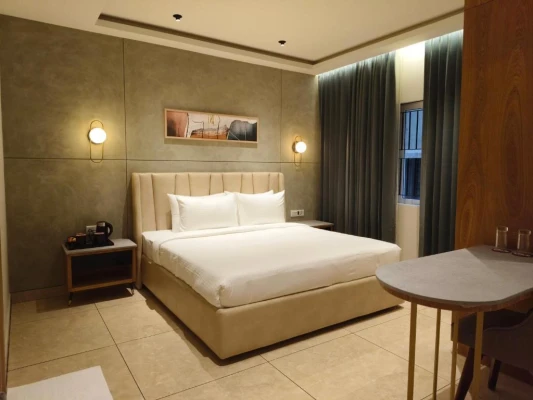 best 5 star hotels in zipp hotel le opera bangalore