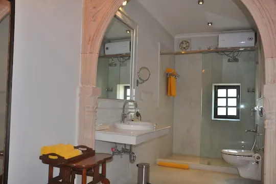 hotel in paharsar, bharatpur for family - amritara chandra mahal haveli