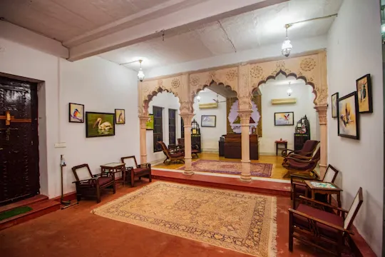 paharsar, bharatpur hotel booking - amritara chandra mahal haveli
