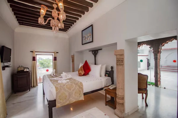 hotel with swimming pool in paharsar, bharatpur - amritara chandra mahal haveli
