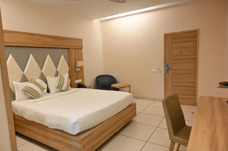 jacuzzi hotel in bholav, bharuch - rang lords inn bharuch
