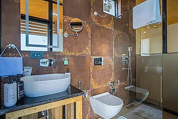 hotel near bhimtal railway station - alaya stays echo by the lakes 2 bedroom with garden & game zone