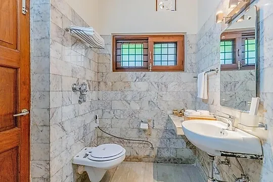 hotel in bhimtal lake, bhimtal for family - alaya stays irayna 4 bhk villa with garden & lake view nainital