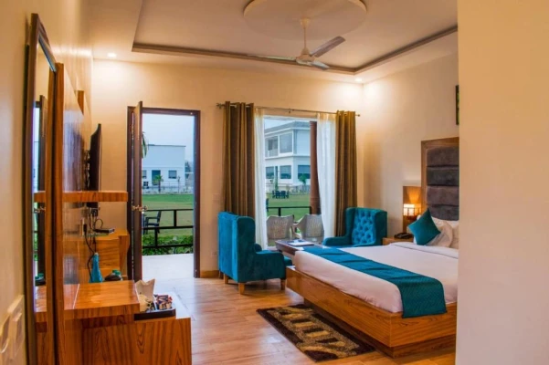 hotel near nainital airport - hotel vaapi comfort inn