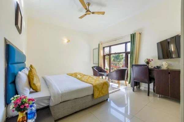 hotel with bar in bhimtal, nainital - hotel vaapi comfort inn