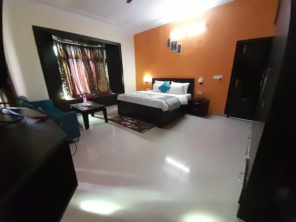 Hotel with gym in naukuchityal, bhimtal - niharika palace