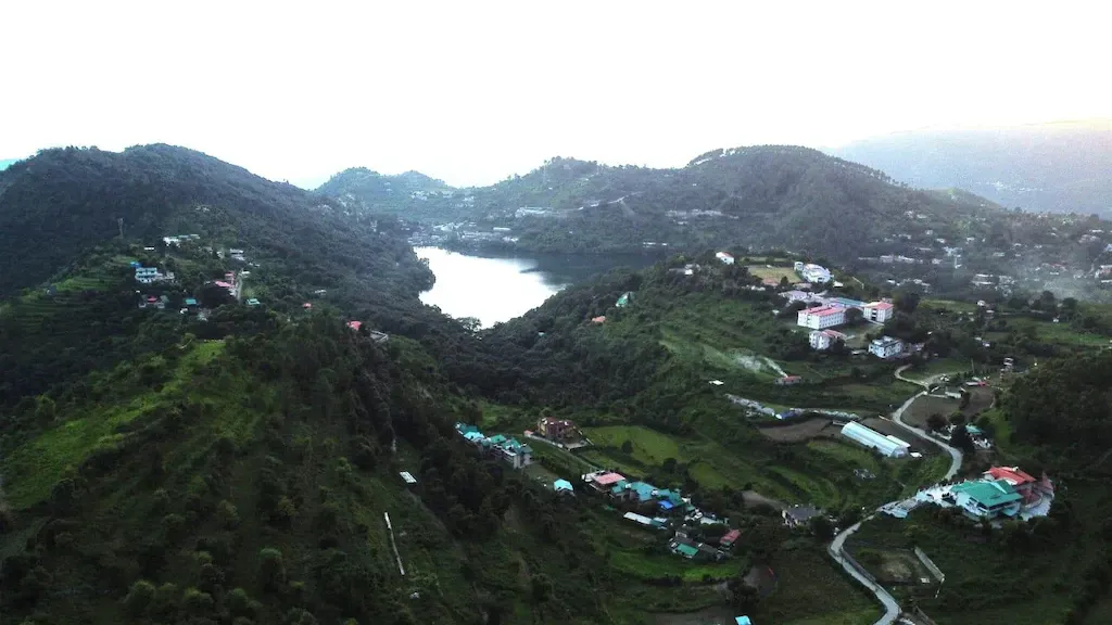 Hotel with meeting room in naukuchityal, bhimtal - niharika palace