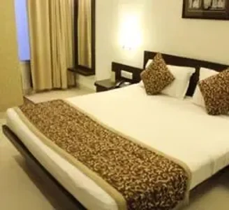 hotel near bhopal railway station - grand ashirwad beacon