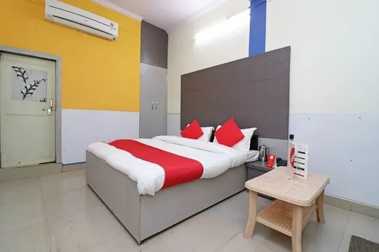 tourist hotels in hotel 11 heights bhopal