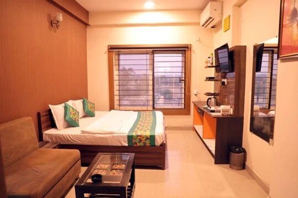 hotel with free parking in hoshangabad road, bhopal - hotel alankar