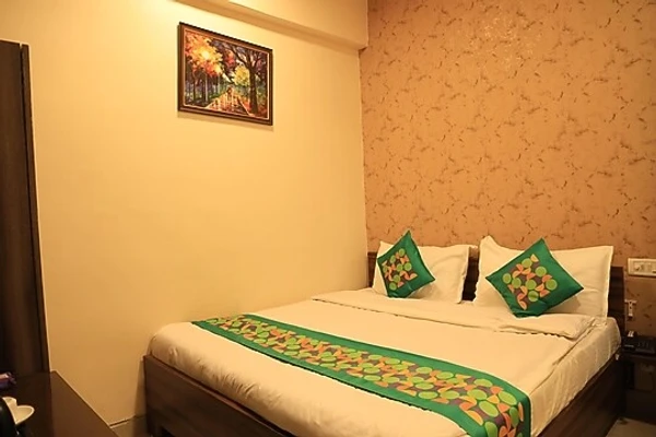 hotel with bar in hoshangabad road, bhopal - hotel alankar