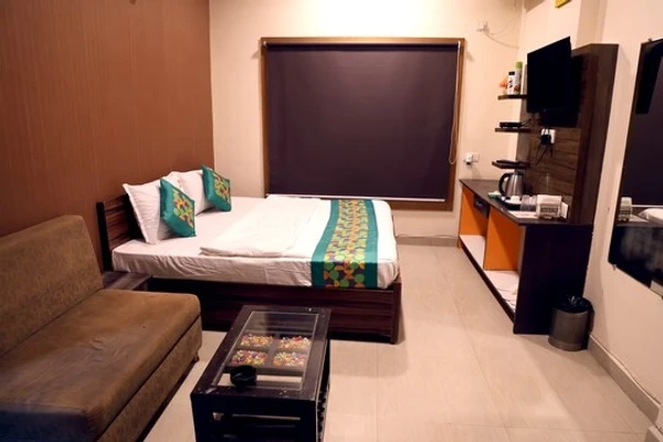 hotel with bar in hoshangabad road, bhopal - hotel alankar