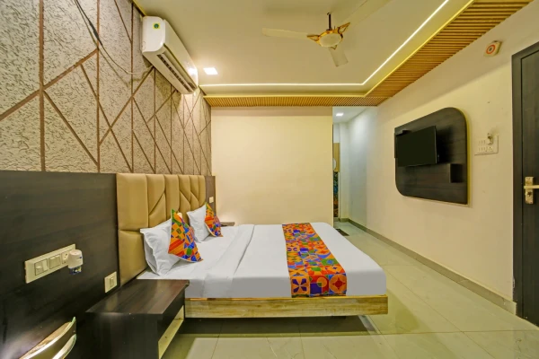 hotel near bhopal airport - hotel alexa by p2