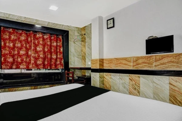 hotel near bhopal railway station - hotel arq manor deluxe