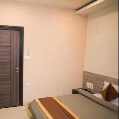 hotels for unmarried couples in hotel brij palace bhopal