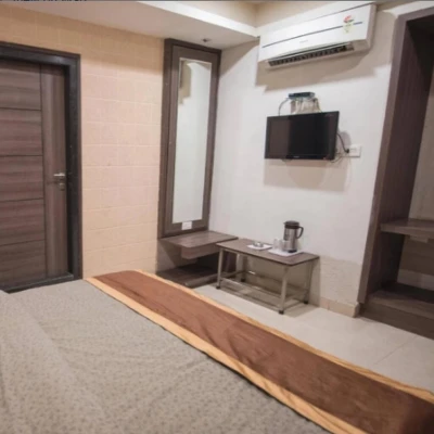 hotel near bhopal railway station - hotel brij palace