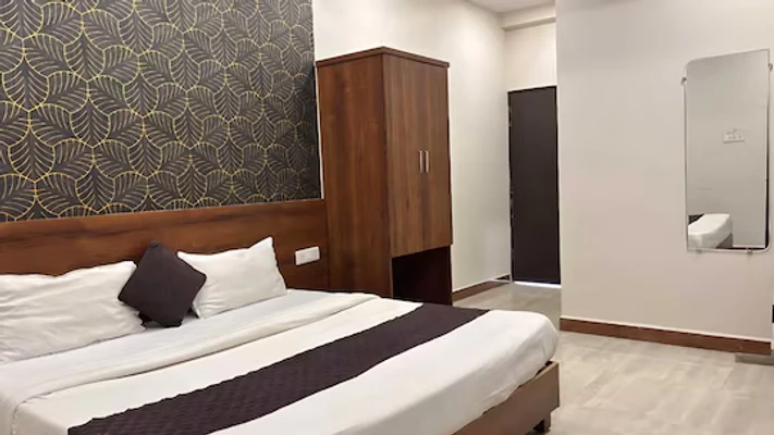 hotel with gym in kolar road, bhopal - hotel convivial paradise