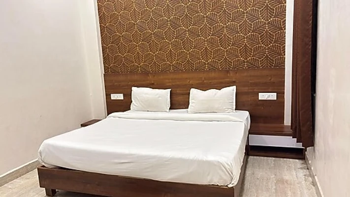 hotel with swimming pool in kolar road, bhopal - hotel convivial paradise