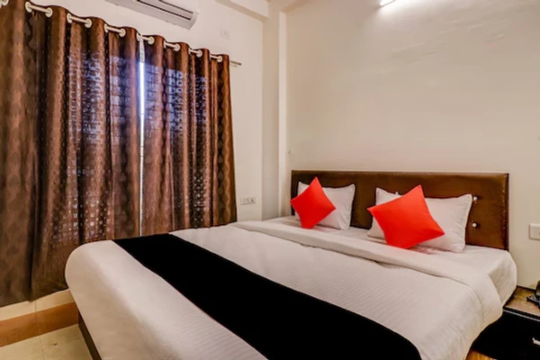 hotel with meeting room in saket nagar, bhopal - hotel crown pacific