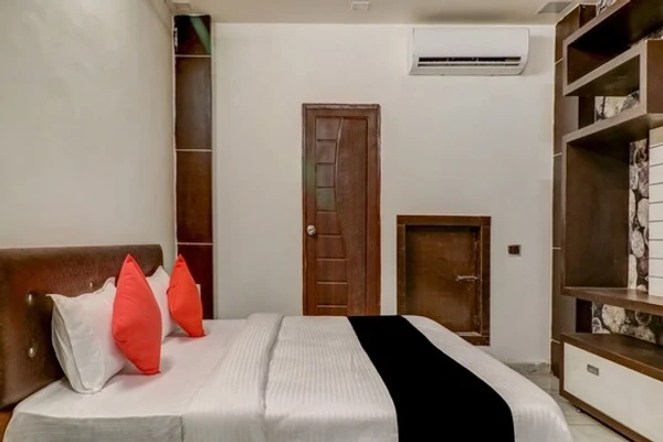 hotel with party hall in saket nagar, bhopal - hotel crown pacific