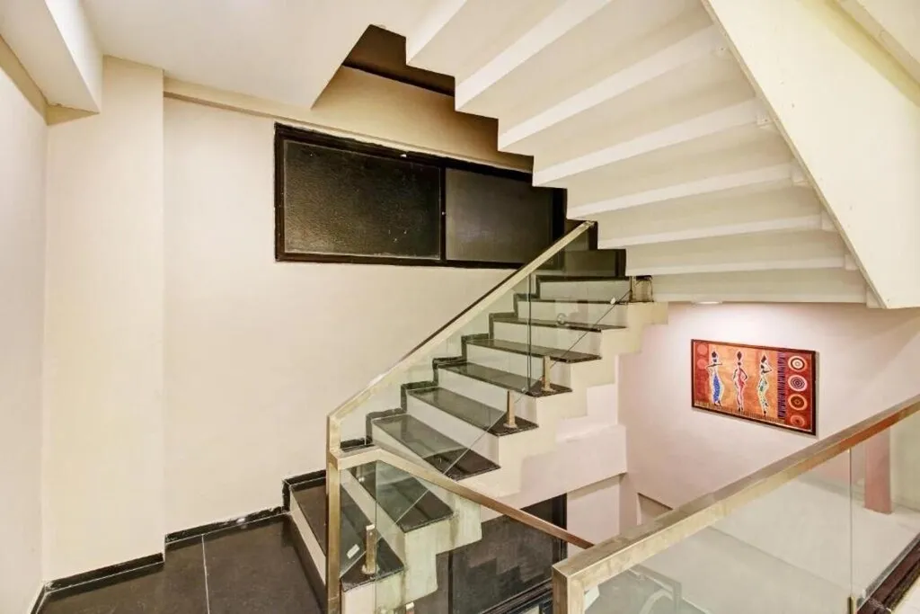 hotel near bhopal airport - hotel divine casa