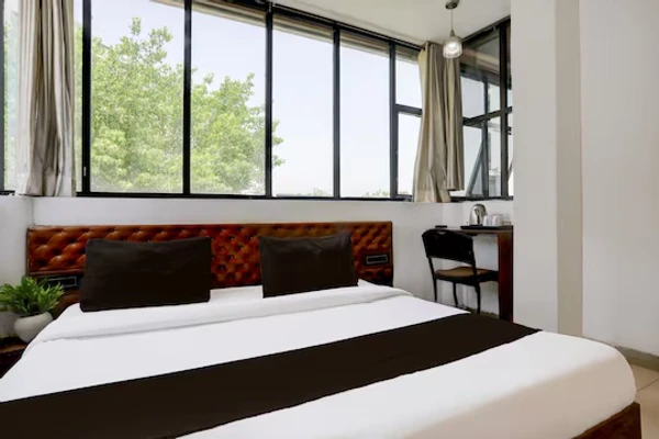 best luxury hotels in hotel easy stay bhopal