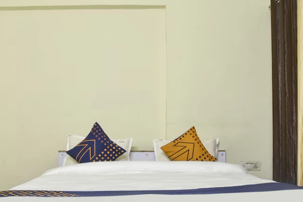 cheap and best hotels in hotel g star bhopal