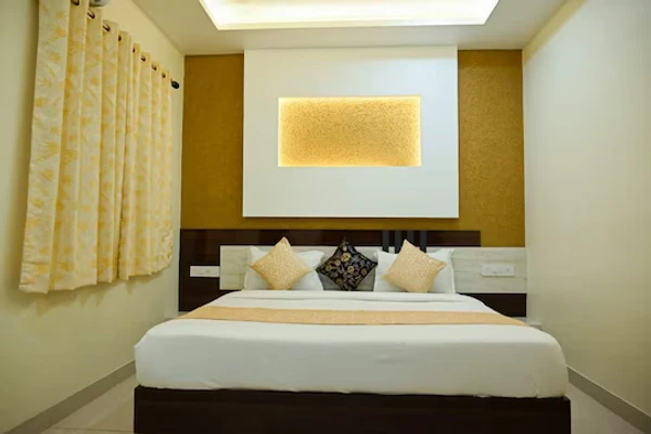 hotel with swimming pool in narmadapuram road, bhopal - hotel golden bliss