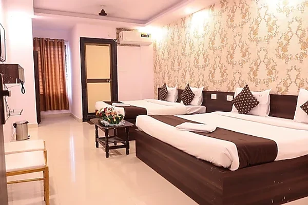 hotel in narmadapuram road, bhopal for family - hotel golden tree
