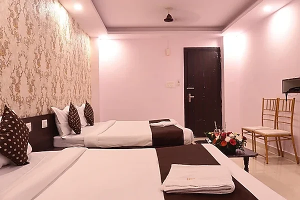 hotel with bar in narmadapuram road, bhopal - hotel golden tree