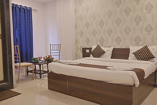 jacuzzi hotel in narmadapuram road, bhopal - hotel golden tree
