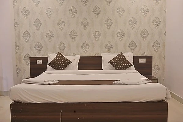 good hotels in hotel golden tree bhopal