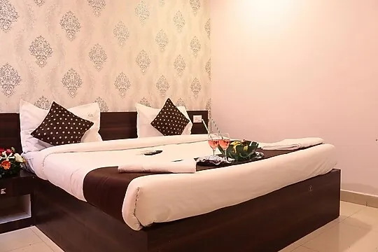 best hotels in hotel golden tree bhopal