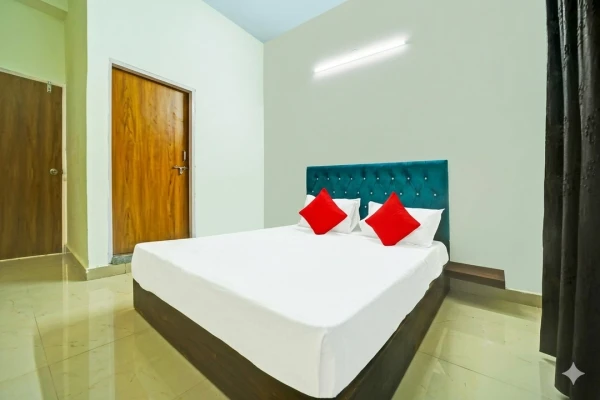 couple hotels in hotel hs bhopal