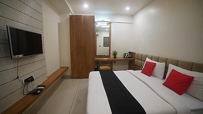 hotel with swimming pool in maharana pratap nagar, bhopal - hotel jewel palace