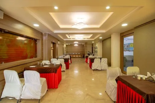 hotel with swimming pool in mp nagar zone 2, bhopal - hotel kamla regency
