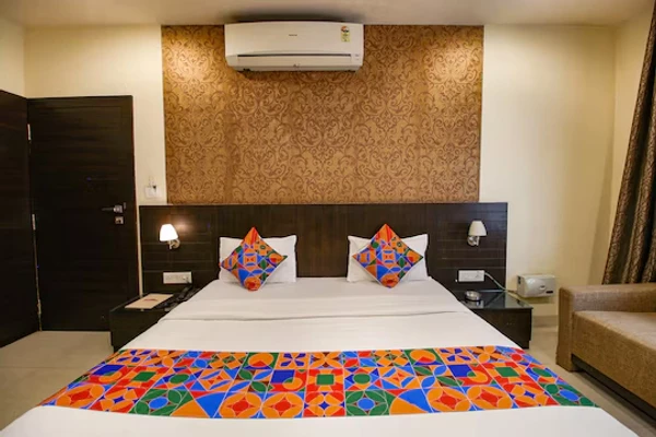 hotel near bhopal railway station - hotel kamla regency