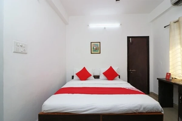 couple hotels in hotel krishnayan bhopal