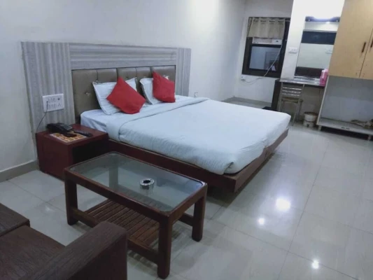 hotel with swimming pool in hamidia road, bhopal - hotel lal's plaza