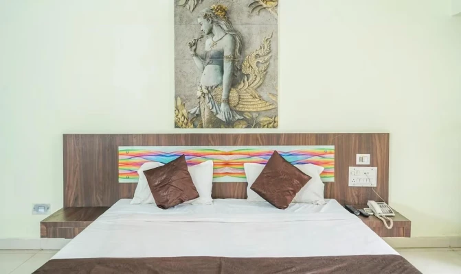 hotel with free parking in hamidia road, bhopal - hotel lal's plaza