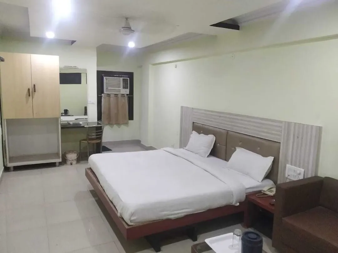 day time hotels in hotel lal's plaza bhopal